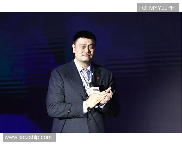 姚明的时尚风格解析从篮球场到红毯的独特打扮与个人魅力展现